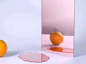 Miroir en plexiglass rose